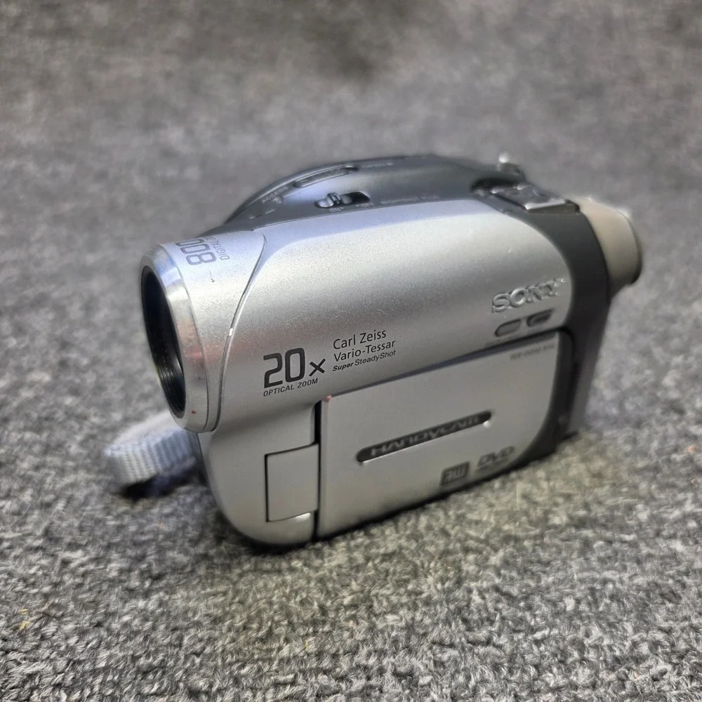 Sony Handycam DCR-DVD92 Silver Camcorder 20x Optical Zoom Carl Zeiss Bundle